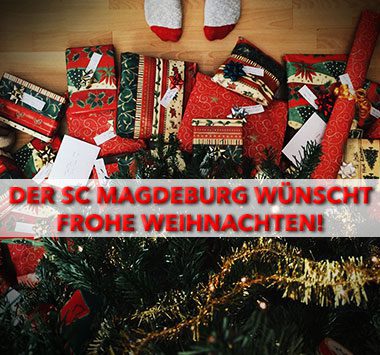 Weihnachtliche Grußgrafik mit Geschenken und Tannenbaumzweigen sowie dem Text „DER SC MAGDEBURG WÜNSCHT FROHE WEIHNACHTEN!“.
