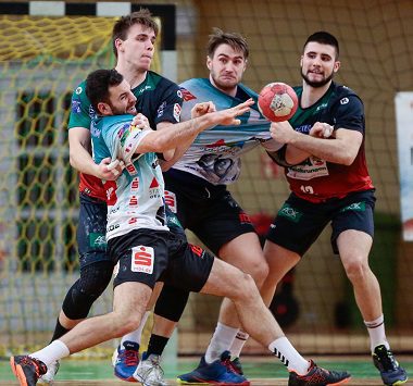 Abwehrszenen der SCM Youngsters im Heimspiel gegen die SG Ostsee.
