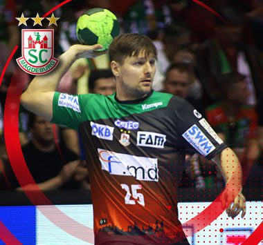 SCM-Handballspieler Marko Bezjak im grün-roten Trikot holt mit dem Ball zum Wurf aus.