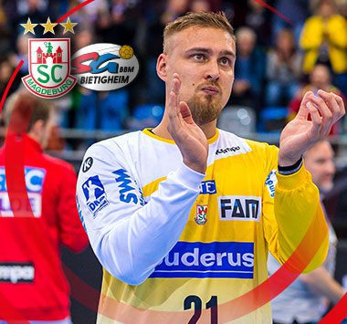 SC Magdeburg Handballer Dario Quenstedt im gelben Torwarttrikot klatscht Beifall.