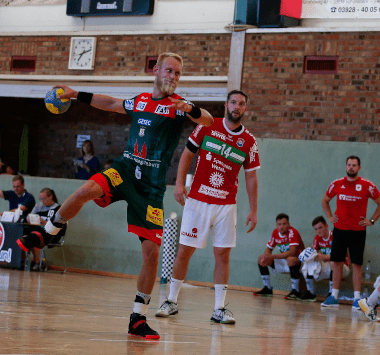 SC Magdeburg Handballer Matthias Musche beim Sprungwurf im Testspiel gegen den TV Hüttenberg während der Sachsen-Anhalt-Tour.