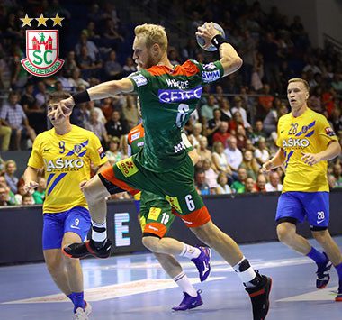 Matthias Musche vom SC Magdeburg beim Sprungwurf im Handballspiel.