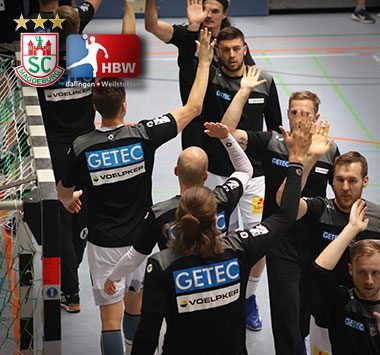Team-Einschwörung beim Bundesliga-Saisonstart: Die SCM-Spieler klatschen sich kurz vor dem Anpfiff in der Halle zusammen ab.
