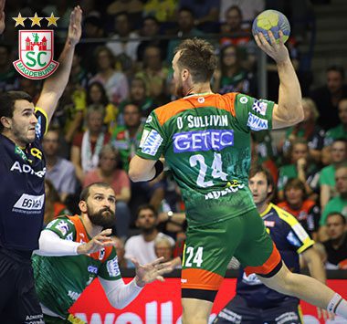 Christian O'Sullivan vom SC Magdeburg beim Torwurf im Bundesliga-Auswärtsspiel.
