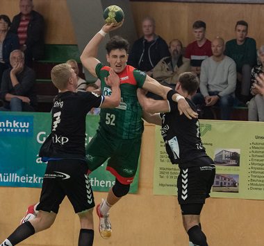 Ein Spieler der SCM Youngsters beim Sprungwurf gegen den TSV Altenholz.