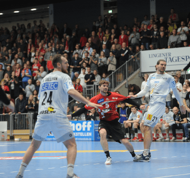 Abwehrszene des SC Magdeburg im Auswärtsspiel gegen die HSG Nordhorn-Lingen.