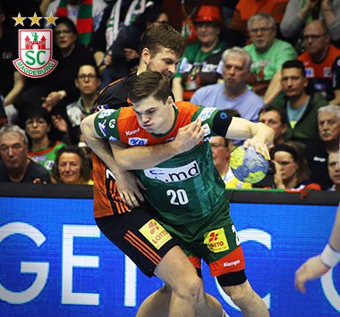 SCM-Rückraumspieler Filip Kuzmanovski setzt sich gegen die gegnerische Abwehr durch.