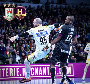 EHF-Cup: Moritz Preuss (SC Magdeburg, Nr. 95) kämpft am Kreis intensiv gegen einen Abwehrspieler von HBC Nantes.