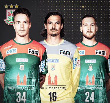 Michael Damgaard, Jannick Green und Christian O'Sullivan im SCM-Sondertrikot mit Magdeburger Dom-Motiv.