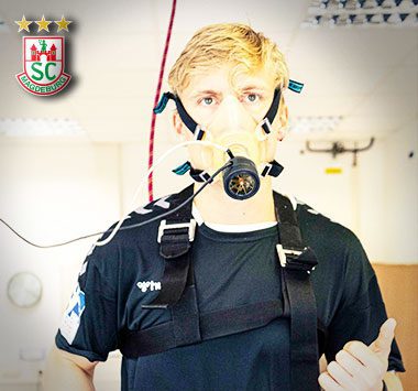 Gisli Kristjansson während eines medizinischen Fitnesstests an der Universitätsklinik Magdeburg.