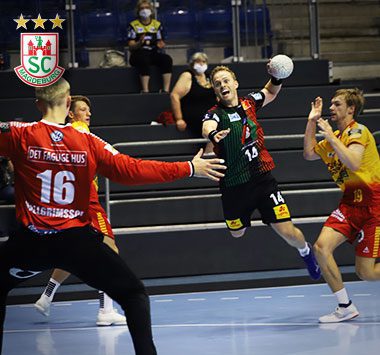 SCM-Spieler Ómar Ingi Magnússon (Nr. 14) beim Sprungwurf gegen das Team von GOG.