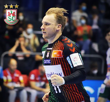 SCM-Handballer Daniel Pettersson fokussiert in einer Spielszene auf dem Feld.