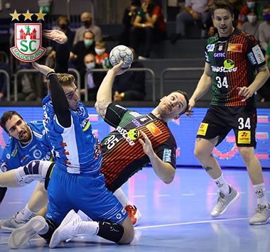 SCM-Feldspieler Moritz Preuss (Nr. 95) beim Torwurf im Fallen gegen den TVB Stuttgart.