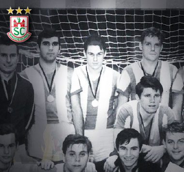 Historisches Mannschaftsfoto des SC Magdeburg in Schwarz-Weiß.