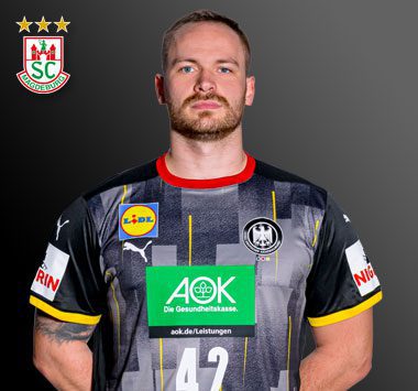 Porträt von SCM-Spieler Moritz Preuss im Nationaltrikot des DHB.