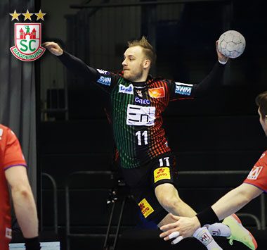 SCM-Feldspieler Daniel Pettersson (Nr. 11) beim Sprungwurf von der Außenposition.