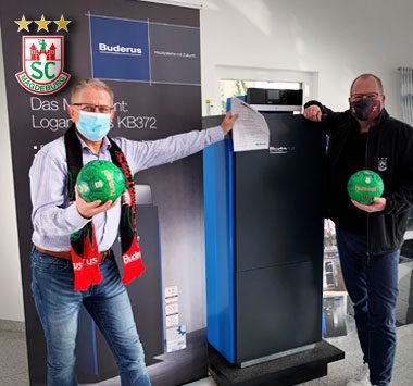 Präsentationsfoto zur Vertragsverlängerung mit dem SCM-Partner Buderus.