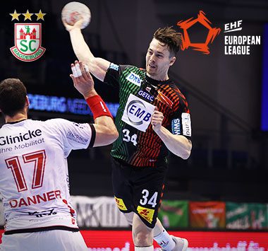 SCM-Spieler Michael Damgaard (Nr. 34) beim Sprungwurf im Spiel gegen die MT Melsungen.