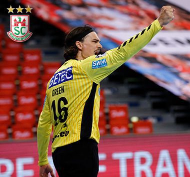 SCM-Torhüter Jannick Green (Nr. 16) jubelt emotional mit geballten Fäusten.