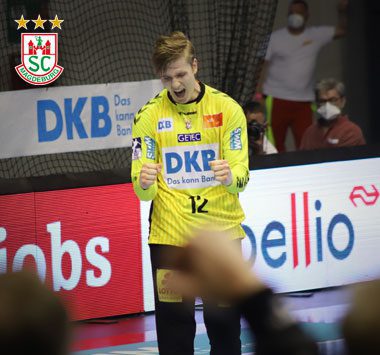 Tobias Thulin jubelt im SCM-Torwarttrikot.