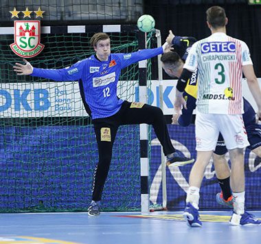 Tobias Thulin pariert einen Sprungwurf im Auswärtsspiel gegen die Rhein-Neckar Löwen.