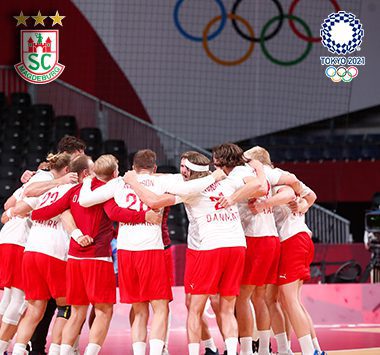 Team Dänemark im Mannschaftskreis bei den Olympischen Spielen.