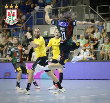 Kay Smits beim Sprungwurf für den SC Magdeburg beim Hummel Cup.