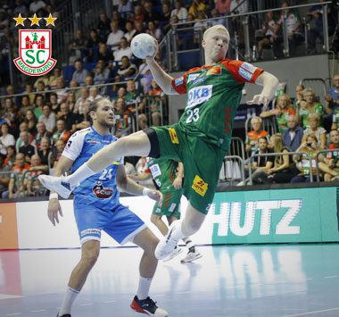 Magnus Saugstrup beim Sprungwurf im ersten Saisonspiel gegen den TVB Stuttgart.