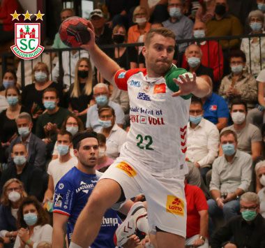 Lukas Mertens beim Sprungwurf im Auswärtsspiel gegen HBW Balingen-Weilstetten.