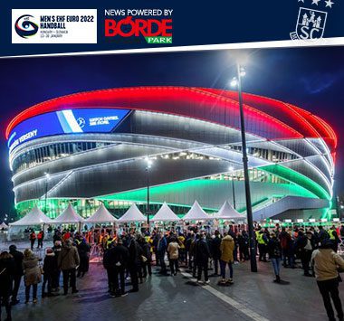 Die modern beleuchtete MVM Dome Arena in Budapest bei Nacht während der Europameisterschaft.