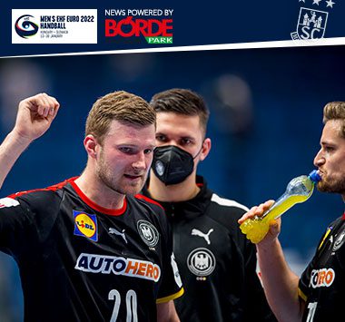Philipp Weber jubelt im schwarzen Nationalmannschafts-Trikot mit geballter Faust.