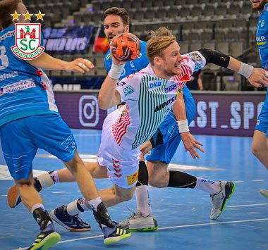SCM-Spieler Magnus Gullerud am Ball im Bundesliga-Auswärtsspiel gegen den TVB Stuttgart.