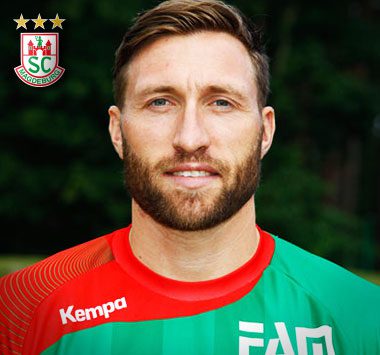 Porträtfoto von Fabian van Olphen im Trikot des SC Magdeburg.