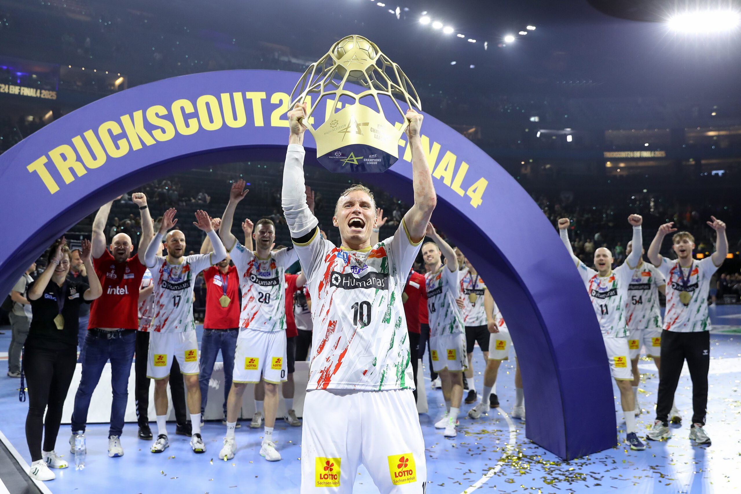 15.06.2025, xtgx, Handball, EHF Champions League Finale, Füchse Berlin - SC Magdeburg v.l. Gisli Thorgeir Kristjansson (Magdeburg, 10) Jubel ueber den Sieg, Jubel nach Spielende