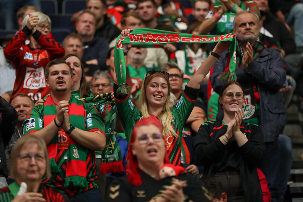 05.10.2025, xgox, Handball - Daikin HBL, Handball Sport Verein Hamburg - SC Magdeburg emspor, v.l. symbolfoto, Symbolbild, Symbol, Fans, Zuschauer, Publikum Magdeburg