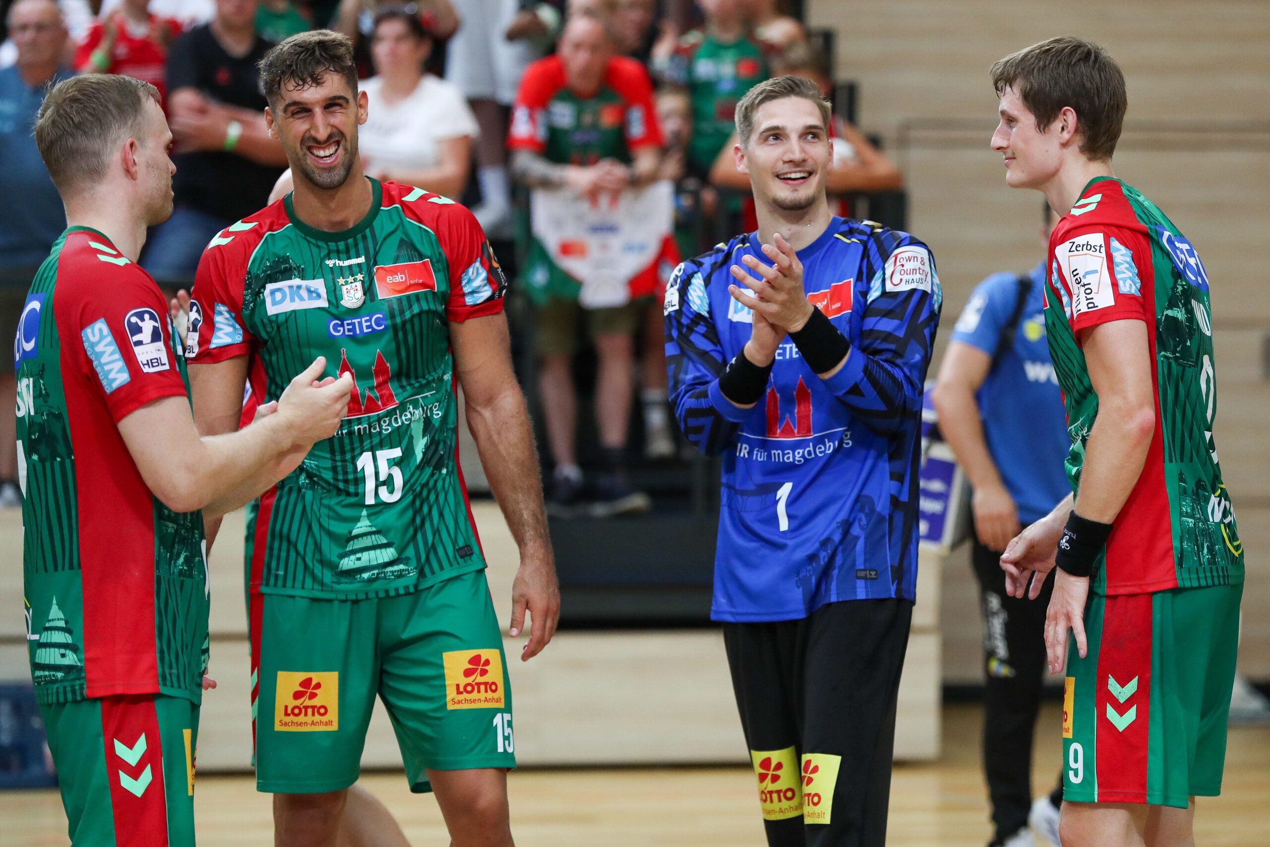 29.07.2026, xgox, Handball - Testspiel SC Magdeburg - HSC Coburg emspor, v.l. Omar Ingi Magnusson (Magdeburg, 14), Antonio Serradilla (Magdeburg, 15), Dominik Kuzmanovic (Magdeburg, 1), Oskar Vind Rasmussen (Magdeburg, 9) Jubel ueber den Sieg, Jubel nach Spielende
