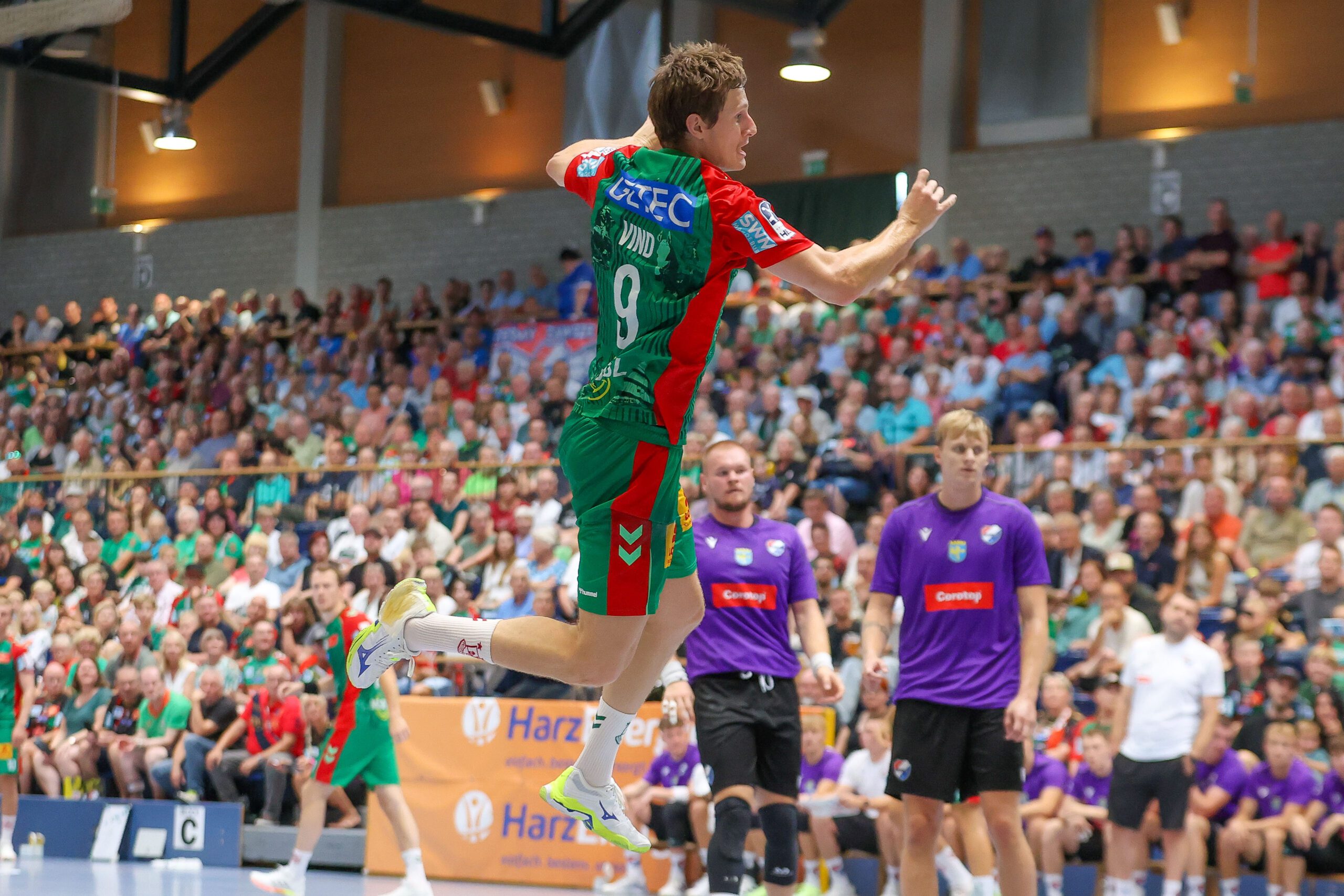 01.08.2026, xtgx, Handball - Testspiel SC Magdeburg - Corotop Gwardia Opole emspor, v.l. Oskar Vind Rasmussen (Magdeburg, 9) wirft Tor, Torschuetze, erzielt Tor, Treffer, scores the goal