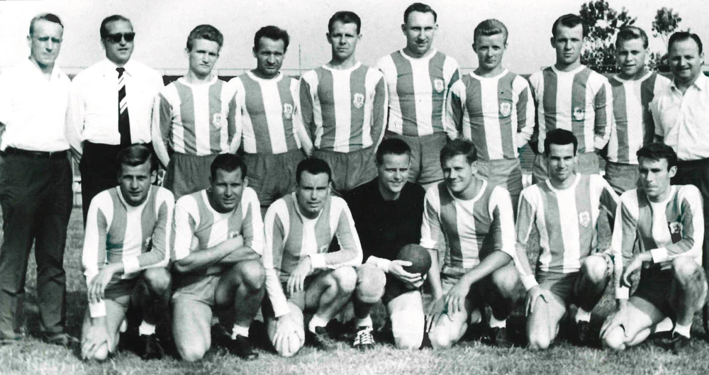Schwarz-Weiß-Mannschaftsfoto des SC Magdeburg als letzter DDR-Feldhandballmeister 1967.