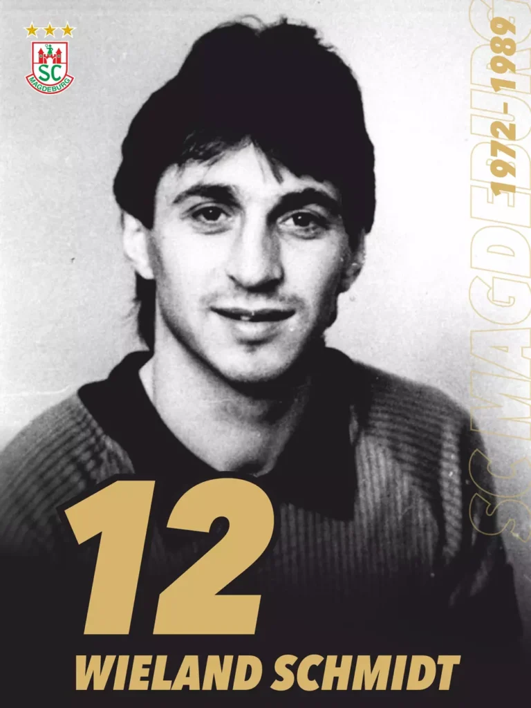 Hall of Fame Banner von Wieland Schmidt mit der Nummer 12.