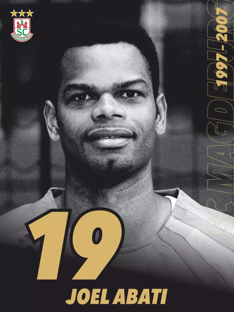 Hall of Fame Banner von Joel Abati mit der Nummer 19.