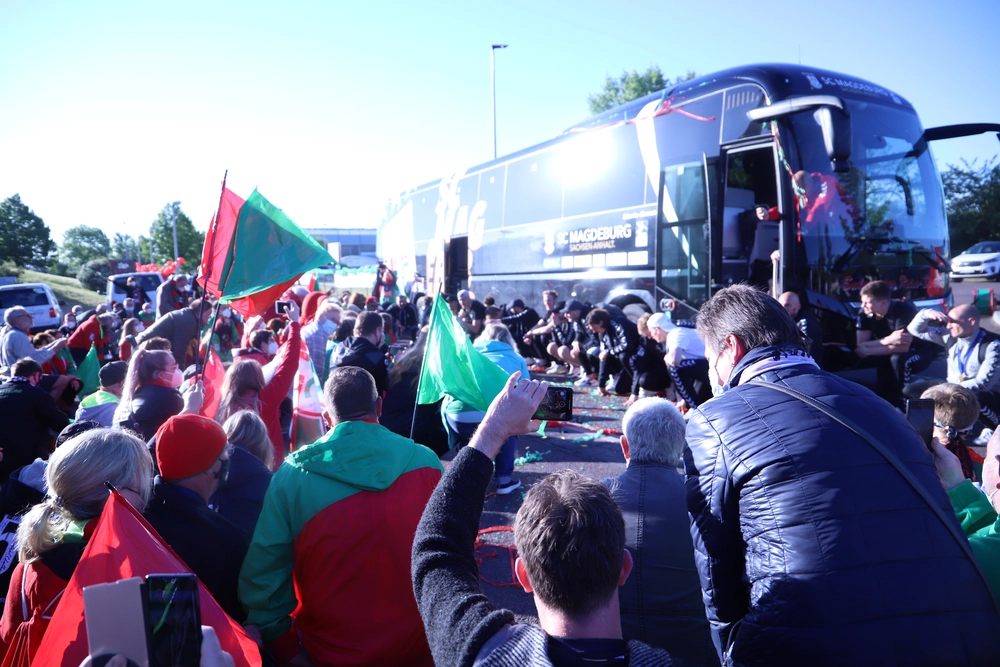 Empfang der Mannschaft durch die Fans