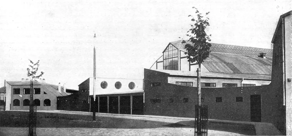 Frontansicht Hermann-Gieseler-Halle, damals noch als "Halle Land und Stadt" bekannt