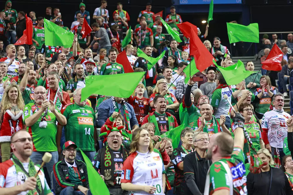 Fans vom SC Magdeburg machen das Spiel in Hamburg zum Heimspiel