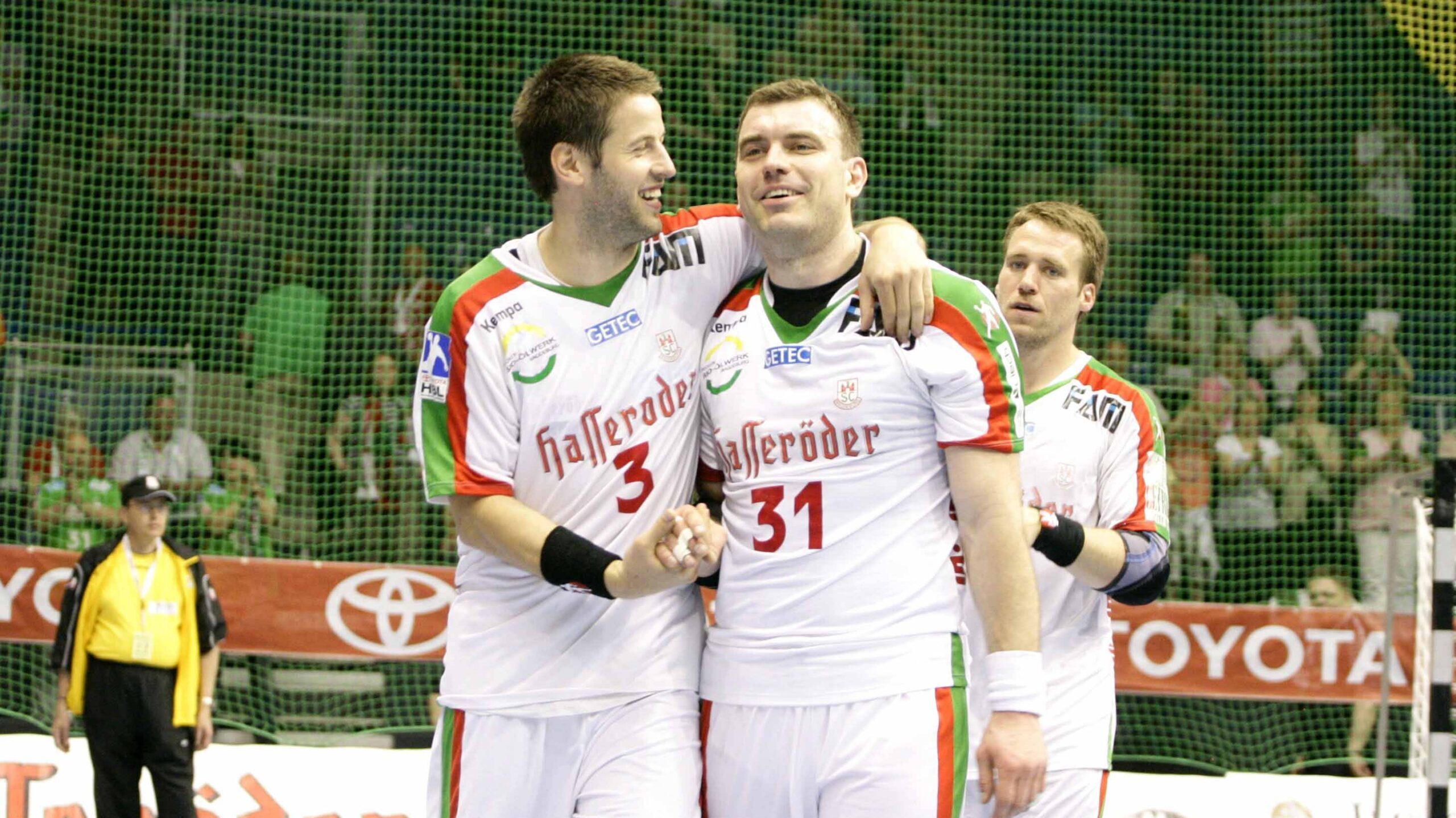 Picture number: 07740128 Date: 23.04.2011 Copyright: imago/Christian Schroedter Jubel - Bennet Wiegert (left) and Bartosz Jurecki (SC Magdeburg) - 1st Handball Bundesliga match men's season 2010-11 - SC Gladiators Magdeburg vs. HSG Wetzlar (green) in the Bördelandhalle Magdeburg - single picture, action, 23.04.2011, Germany; Men Handball Ger 1. BL 2010 2011 Magdeburg vdig xdp 2011 quer o0 Jubel, Freude Image number 07740128 date 23 04 2011 Copyright imago Christian Schroedter cheering Bennet Wiegert left and Bartosz Jurecki SC Magdeburg 1 Handball Bundesliga Point game men Season 2010 11 SC Gladiators Magdeburg vs HSG Wetzlar Green in the Bördelandhalle Magdeburg Single Action shot 23 04 2011 Germany men Handball ger 1 BL 2010 2011 Magdeburg Vdig 2011 horizontal o0 cheering happiness