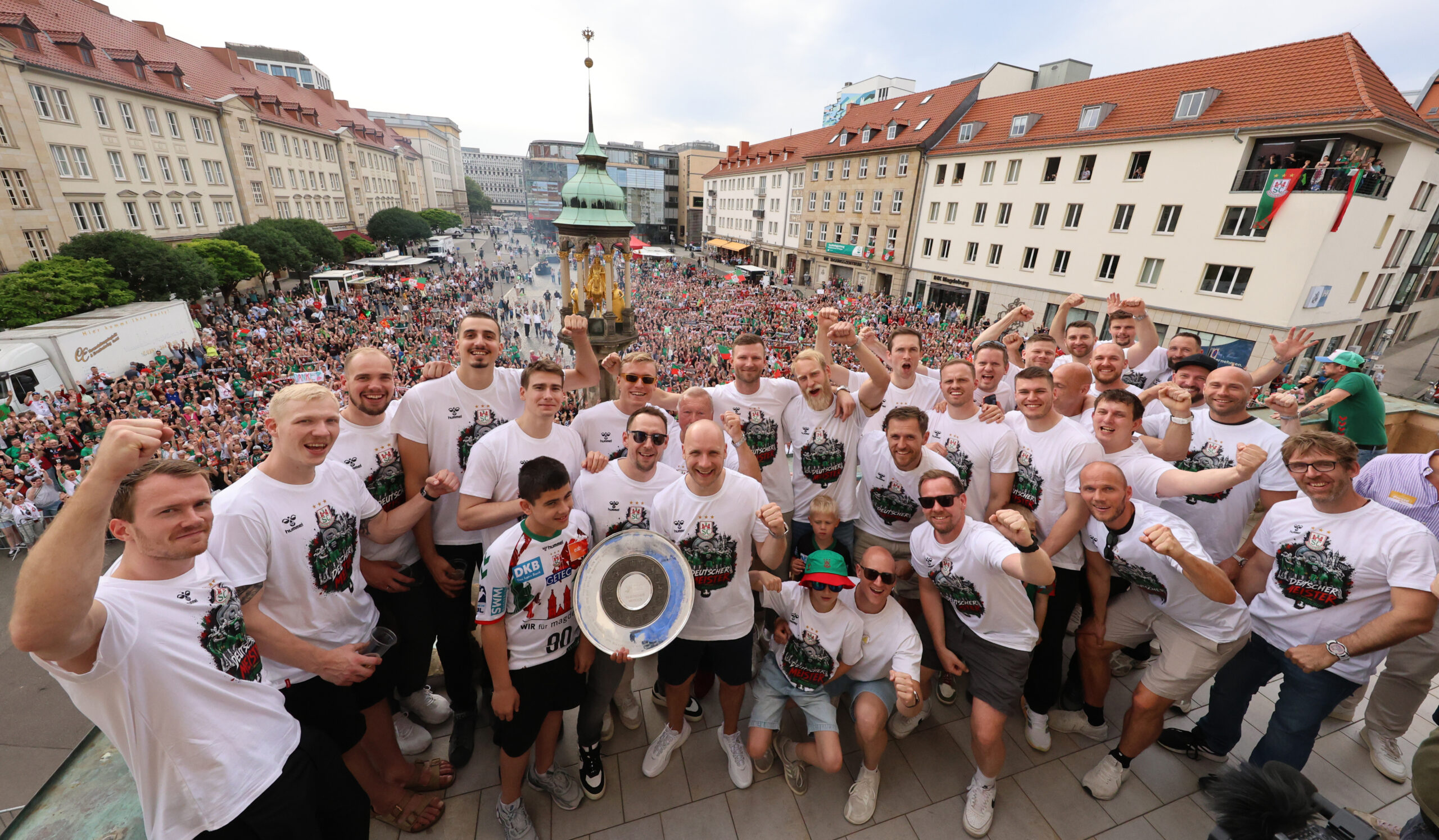 Meisterschaft Deutscher Meister 2026 Rathaus Balkon Fans